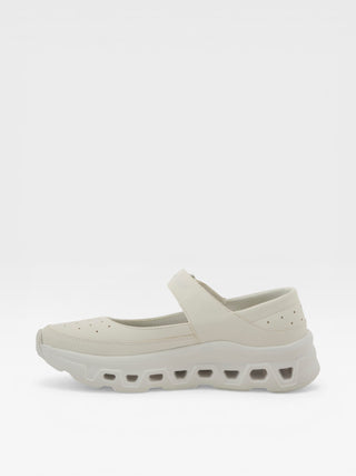 Spring Step Professional Mikequinn Women's Slip-Resistant Work Shoes in White colorway