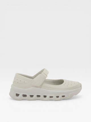 Spring Step Professional Mikequinn Women's Slip-Resistant Work Shoes in White colorway