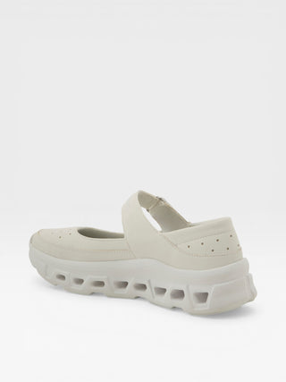 Spring Step Professional Mikequinn Women's Slip-Resistant Work Shoes in White colorway
